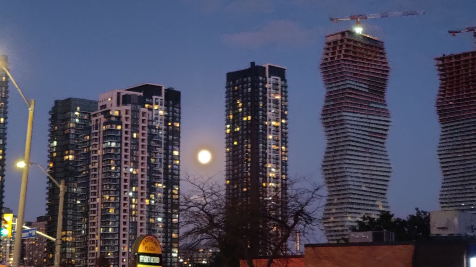 Image of Mississauga cityscape near sunset. Photo credit: Bart Brewinski